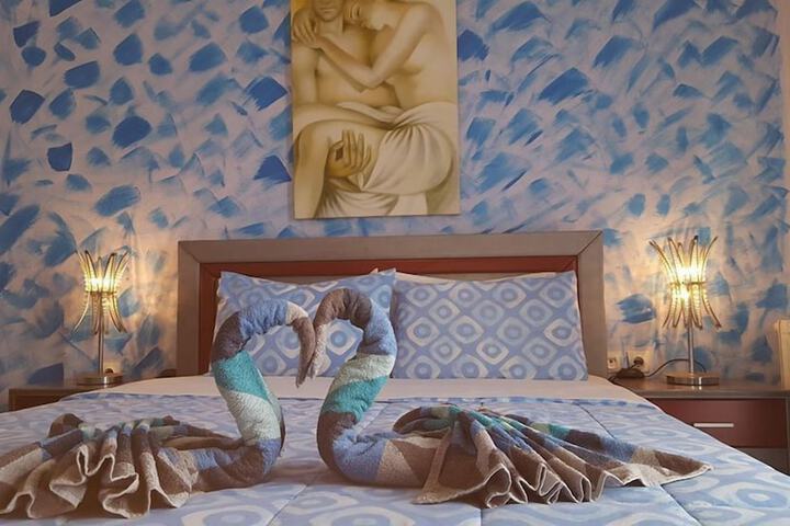 Room 6 of 48