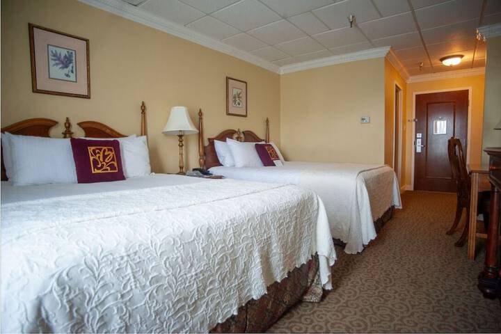2 Double Beds (6 of 8)
