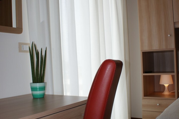 Room 16 of 64