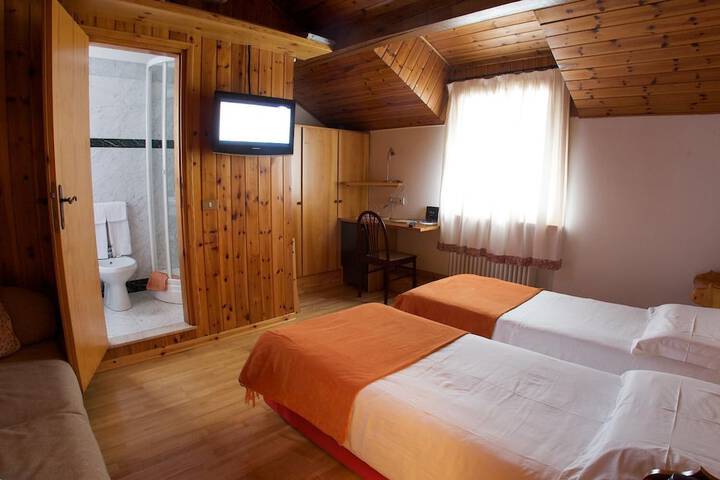 Room 6 of 31