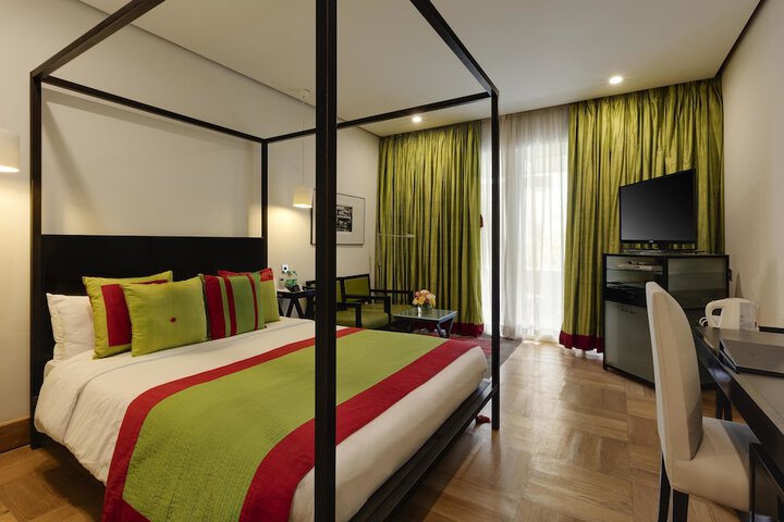 Room 2 of 60