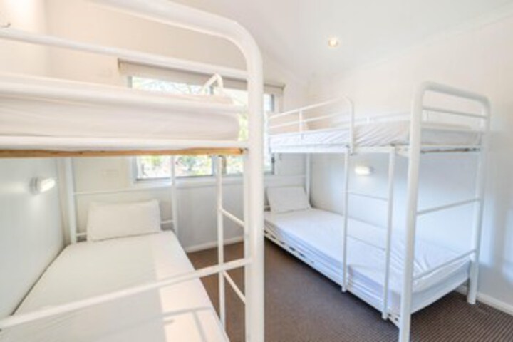 Room 52 of 279