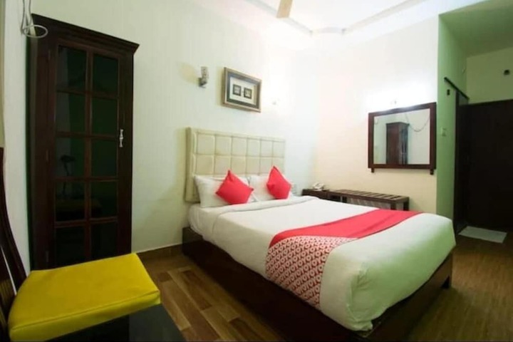 Room 4 of 7