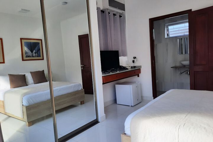 Room 7 of 16