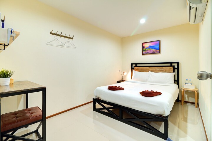 Room 6 of 20