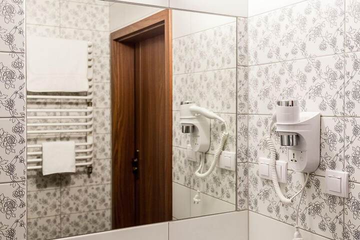Room 17 of 42