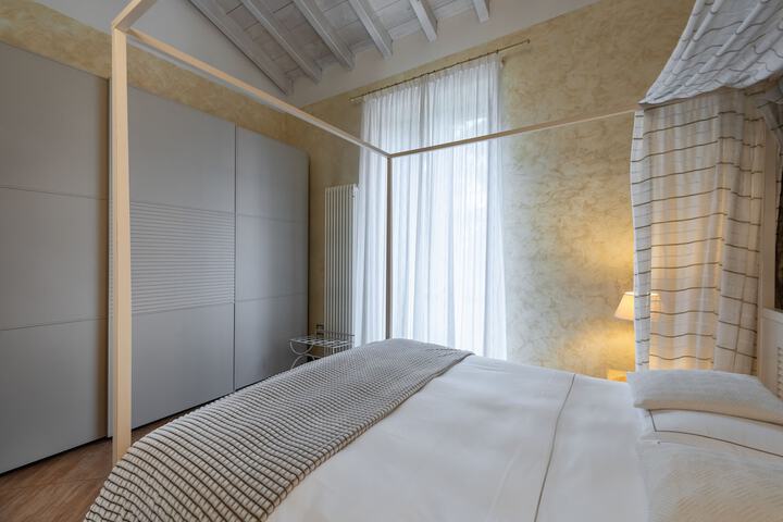 Room 30 of 62