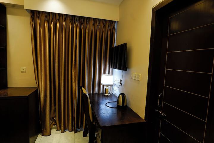Room 3 of 10