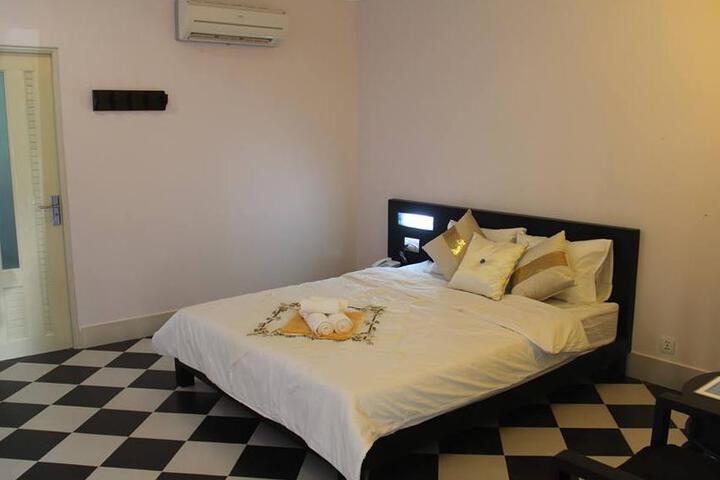 Room 1 of 5