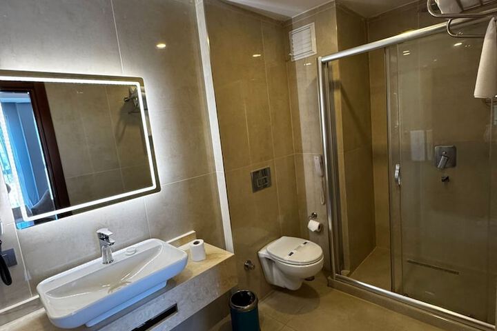 Room 42 of 46