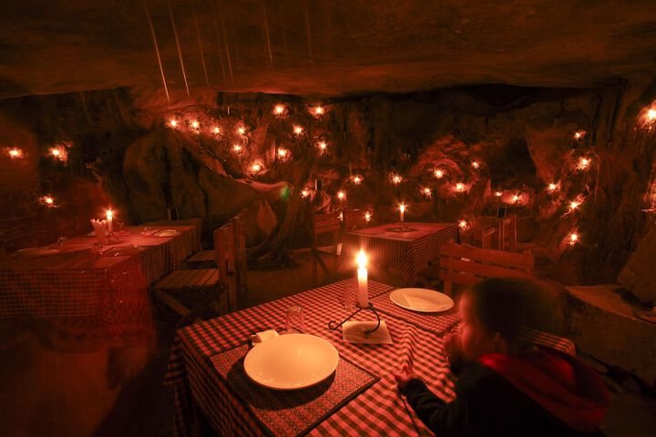 Dining 19 of 63