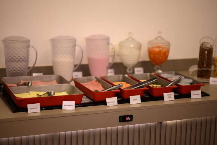 Breakfast/Coffee Service 23 of 36