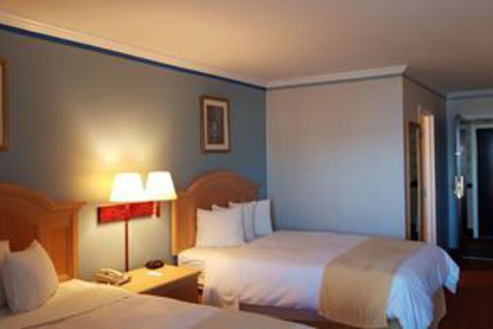 Room 4 of 61