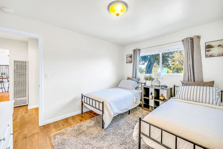 Room 6 of 28