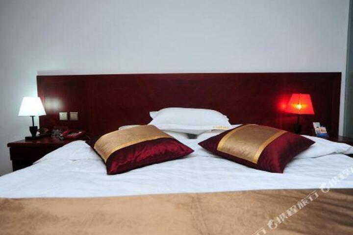Jinjiangyuan Holiday Hotel