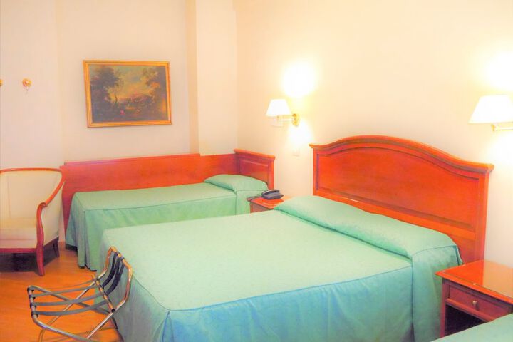 Room 25 of 201
