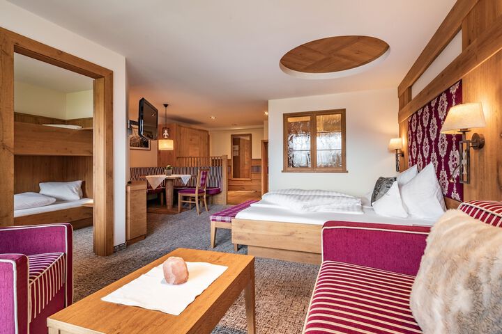 Room 33 of 181