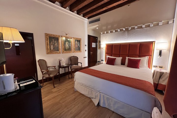 Room 114 of 290