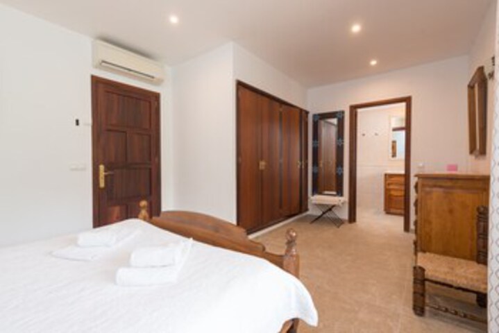Room 45 of 49