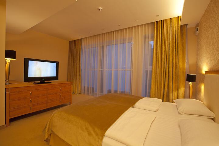 Room 2 of 51