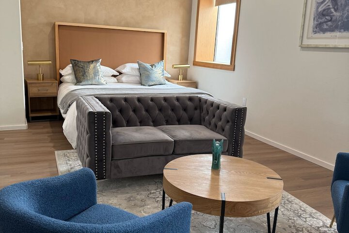 Room 13 of 153