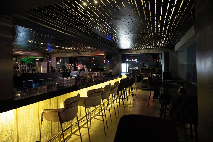 Lounge 46 of 54