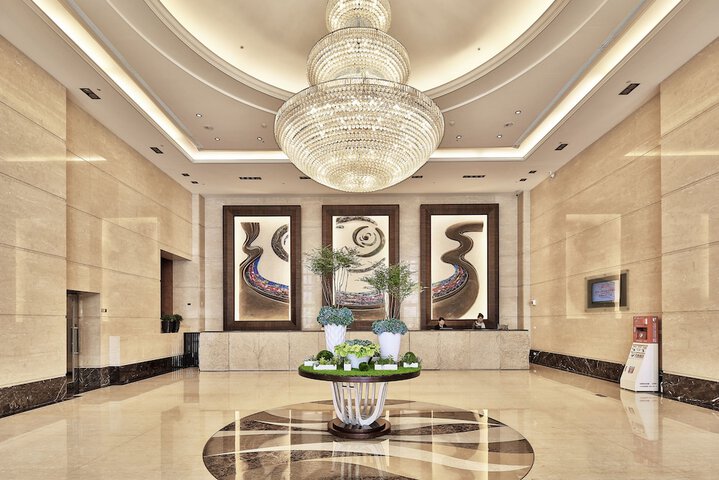 Entrance & Lobby