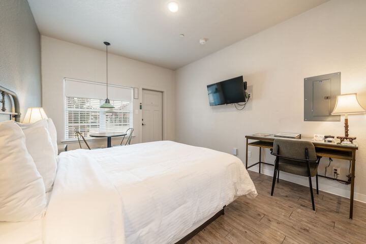Superior Room 1 Queen Bed (91 of 168)