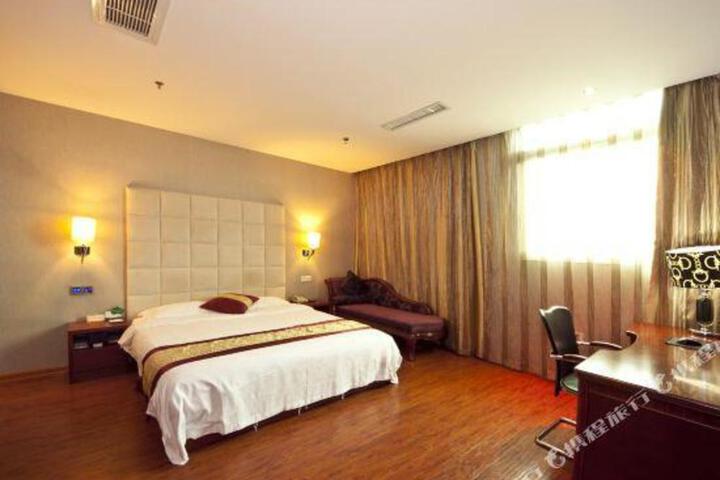 Spring Holiday Hotel