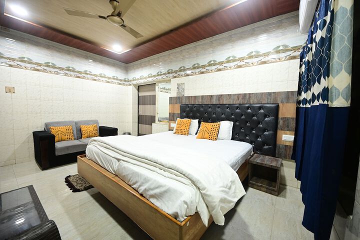 Room 8 of 20