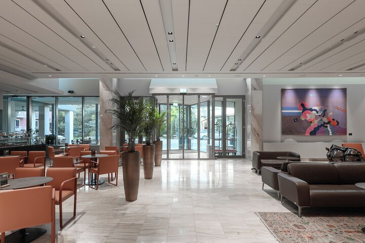 Guest Lobby