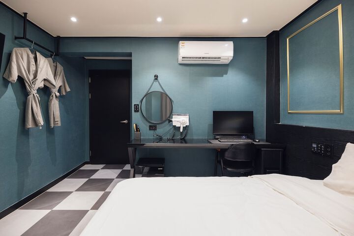 Room 51 of 80