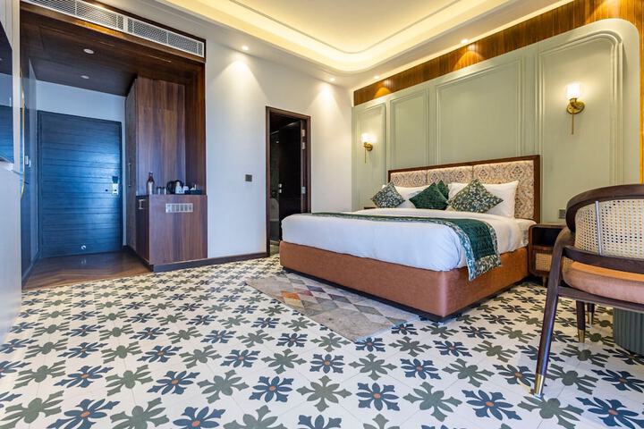 Room 8 of 25