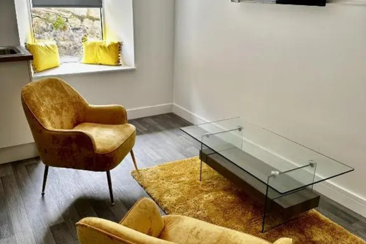 Room 4 of 10