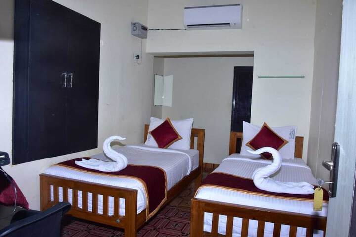 Room 7 of 14