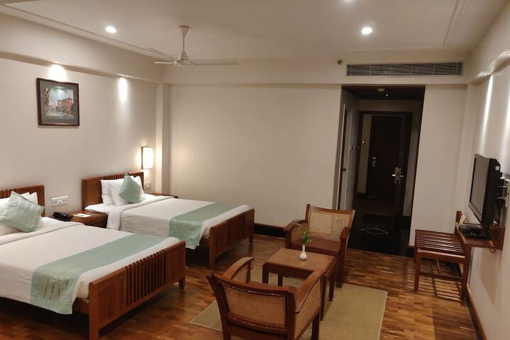 Room 9 of 33