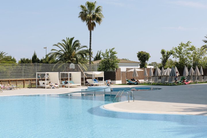 Hotel Pool