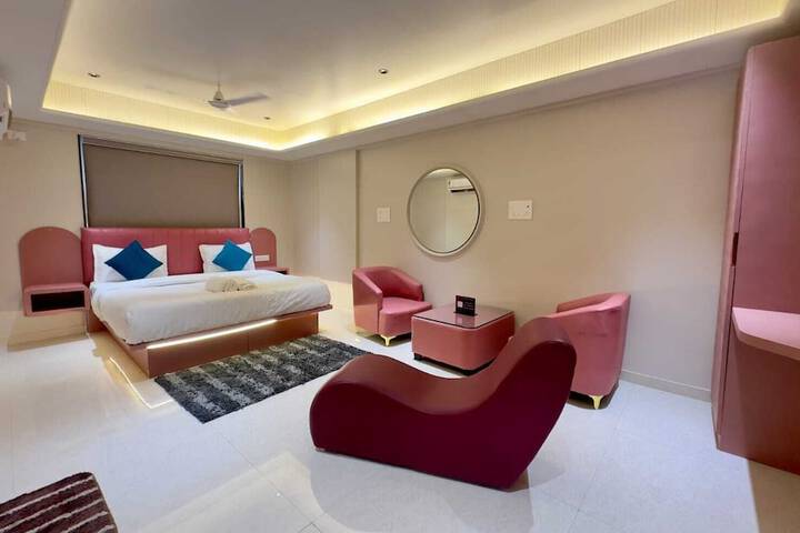 Room 5 of 6