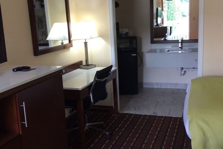 2 Double Beds (7 of 8)