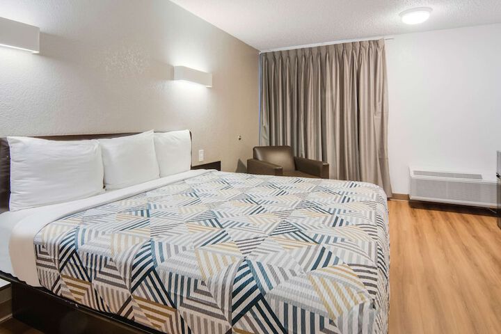 1 King Bed (11 of 13)