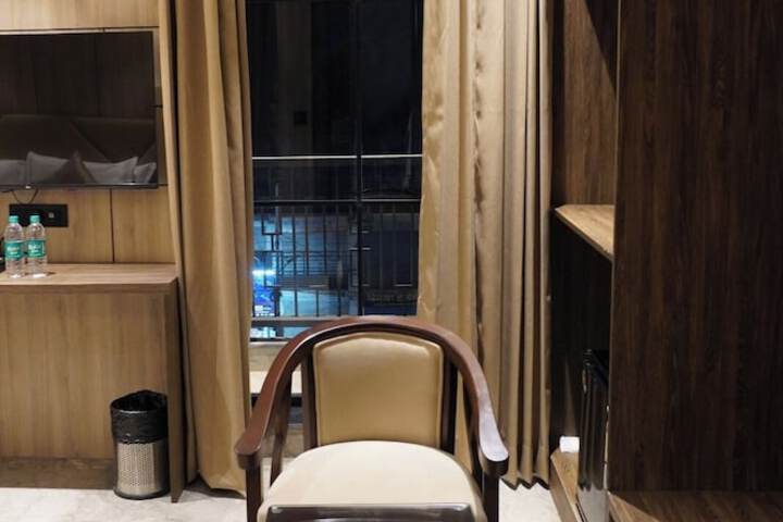 Room 12 of 34