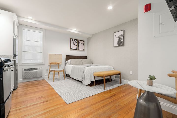 Room 4 of 63