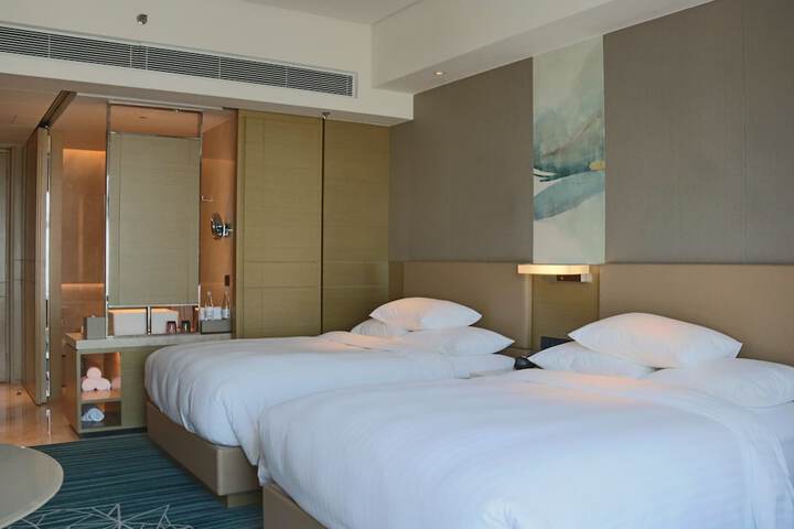 Room 18 of 90