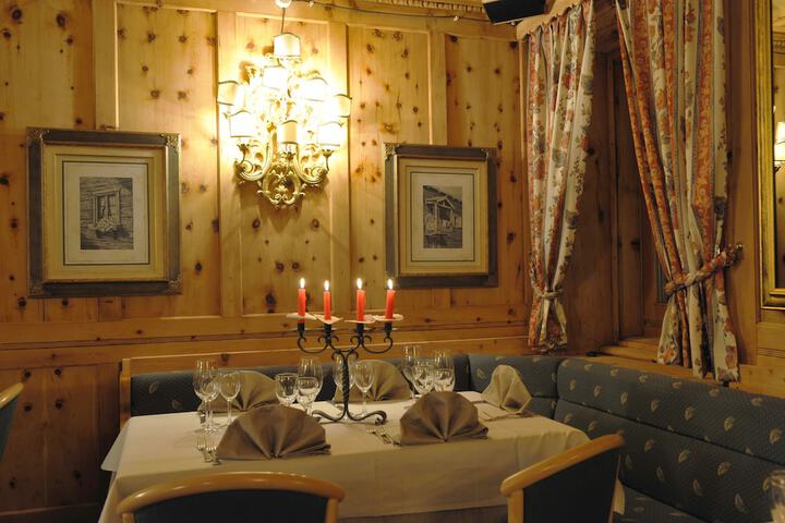 Dining 37 of 56