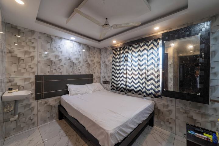 Room 17 of 27