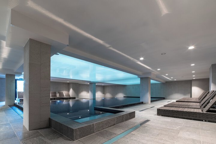 Pool 7 of 10