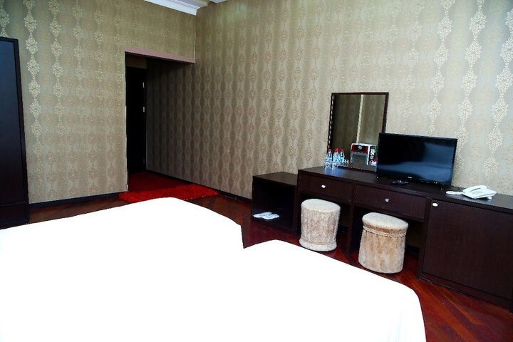 Room 12 of 38