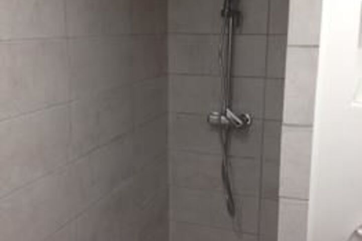 Room 5 of 16