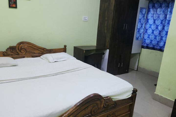 Room 9 of 20