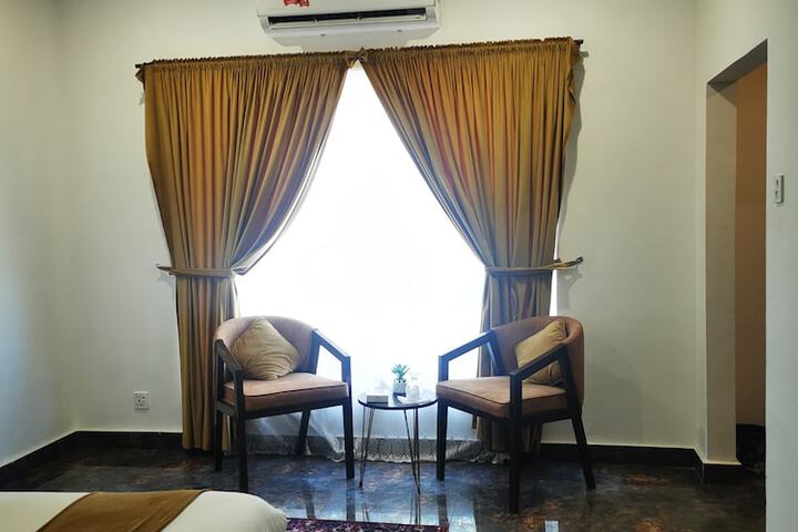 Room 5 of 13